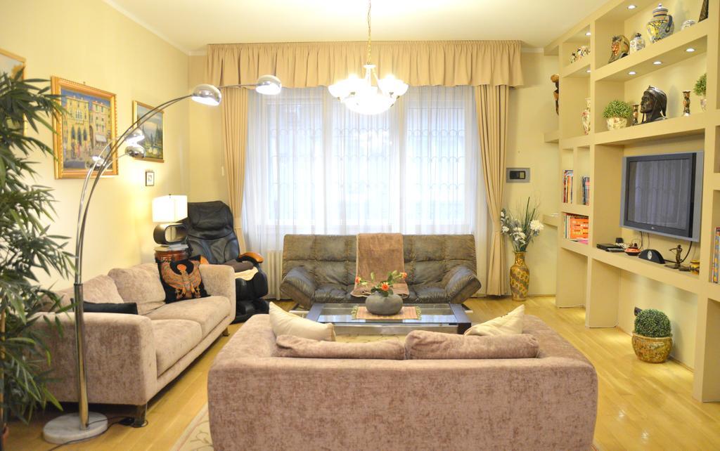 Classic Flat At Basilica Apartment Budapest Exterior photo